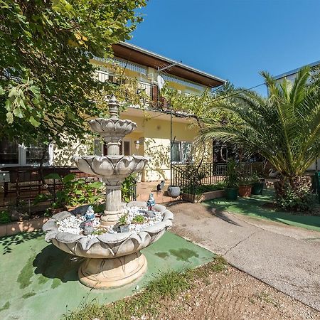 Apartments And Rooms Dragica Starigrad Exterior photo