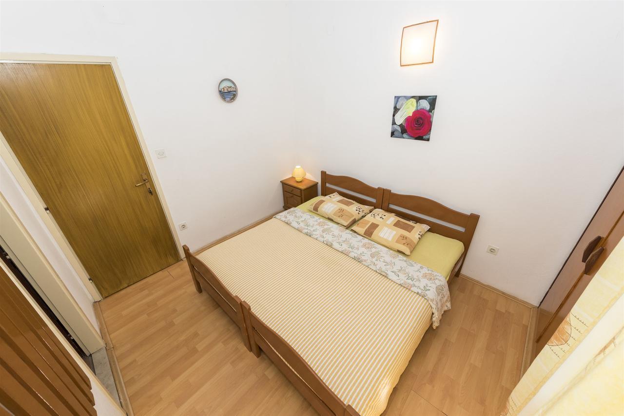 Apartments And Rooms Dragica Starigrad Exterior photo