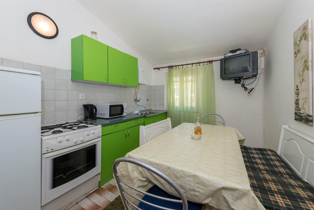 Apartments And Rooms Dragica Starigrad Exterior photo