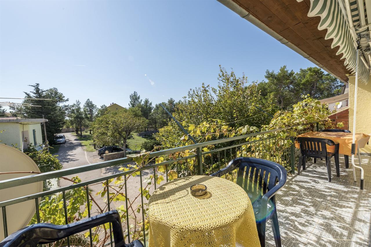 Apartments And Rooms Dragica Starigrad Exterior photo