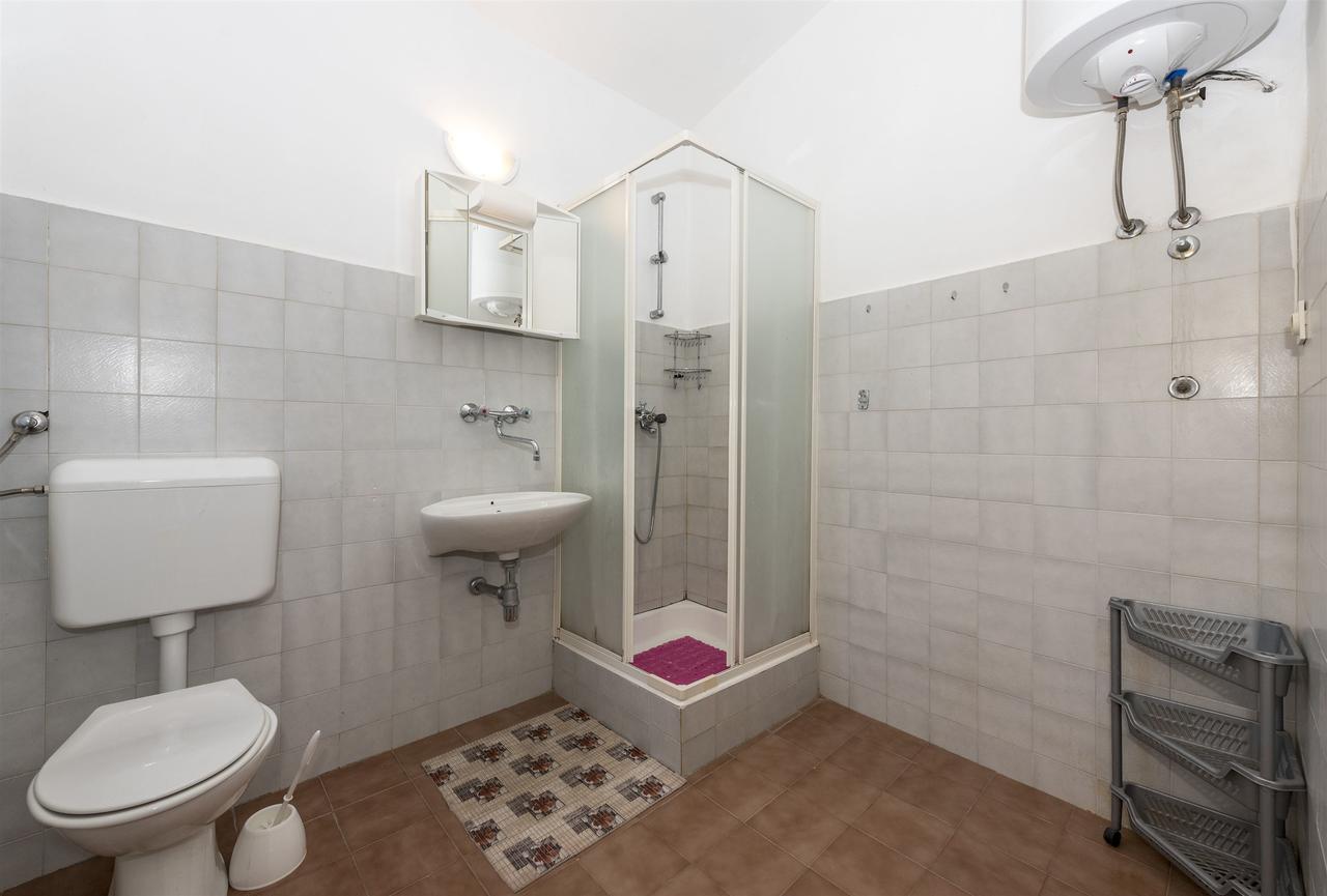 Apartments And Rooms Dragica Starigrad Exterior photo