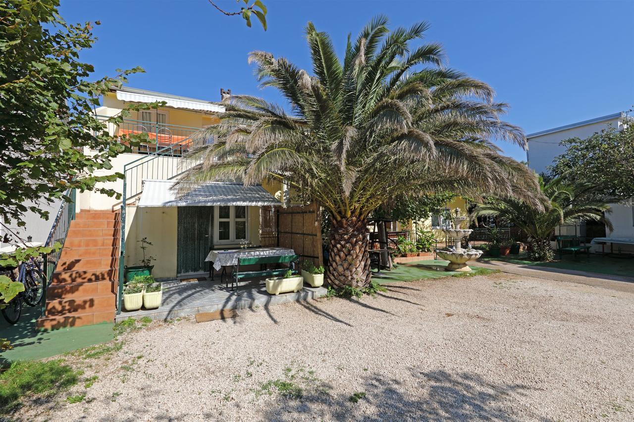 Apartments And Rooms Dragica Starigrad Exterior photo