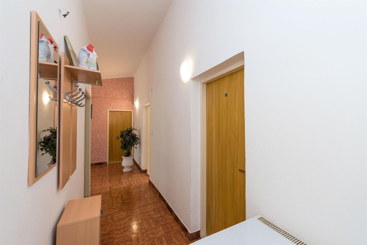 Apartments And Rooms Dragica Starigrad Exterior photo