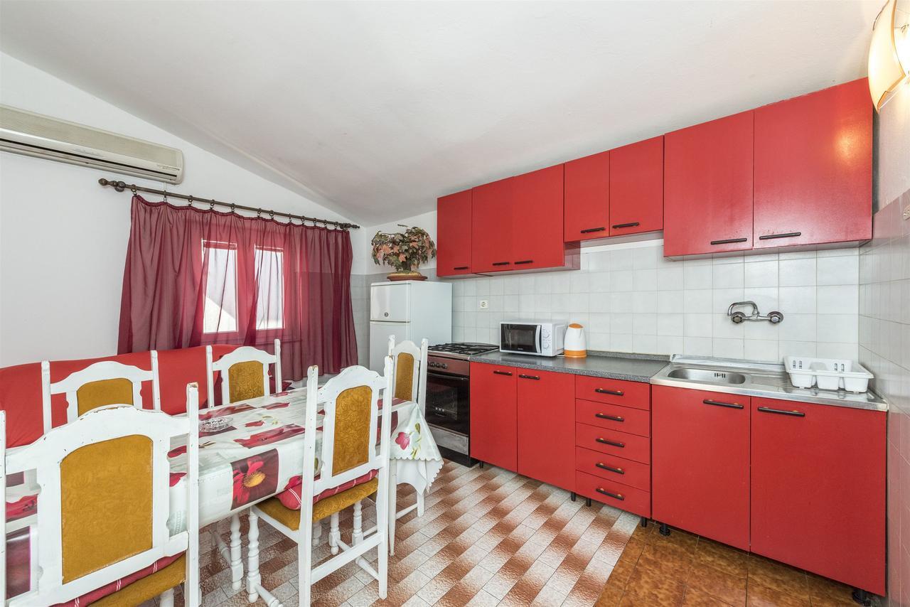 Apartments And Rooms Dragica Starigrad Exterior photo