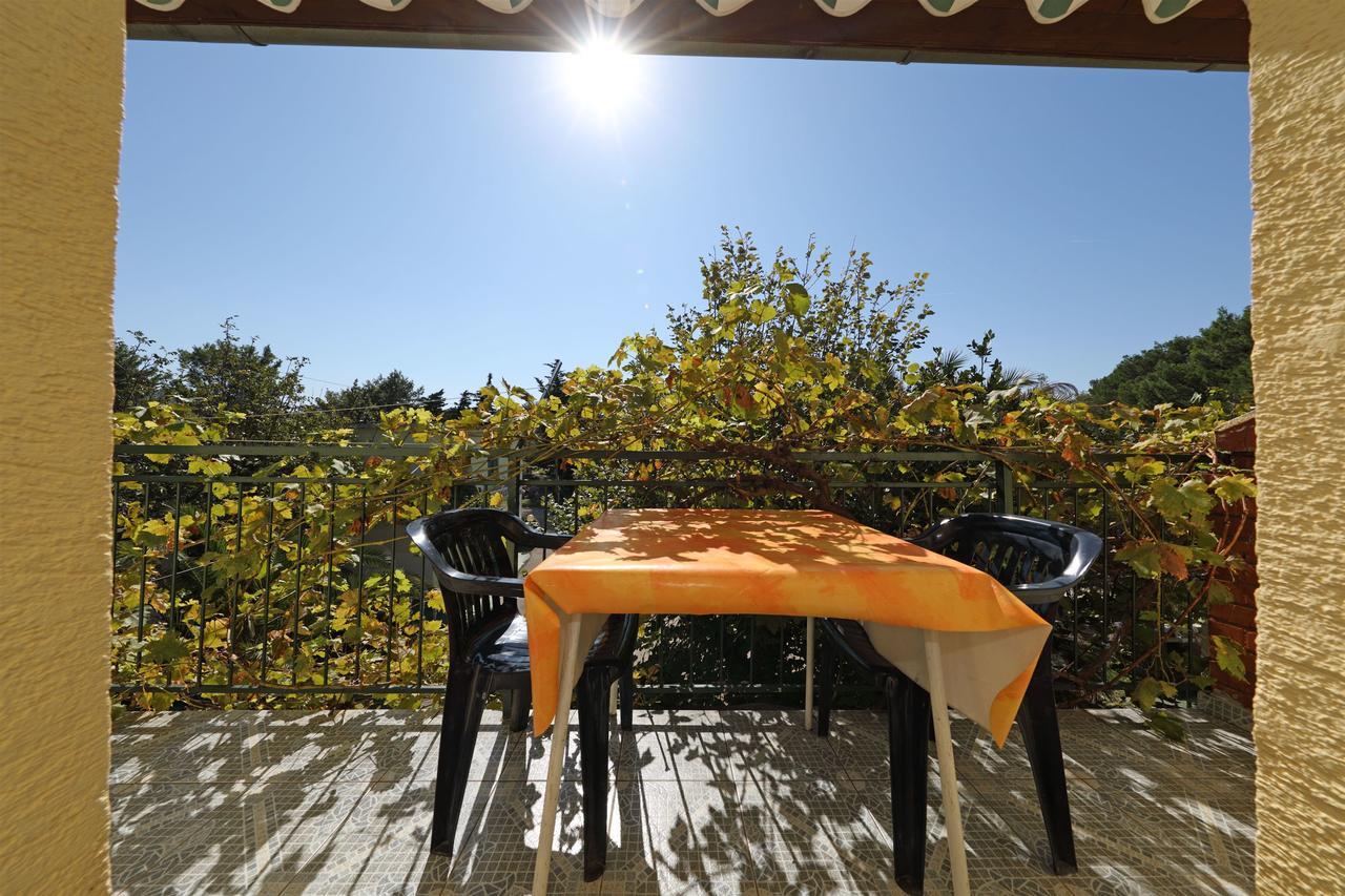 Apartments And Rooms Dragica Starigrad Exterior photo