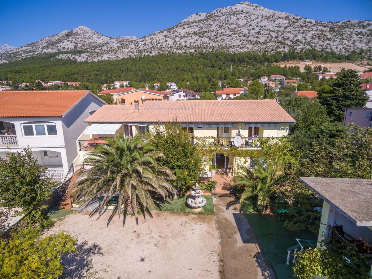 Apartments And Rooms Dragica Starigrad Exterior photo