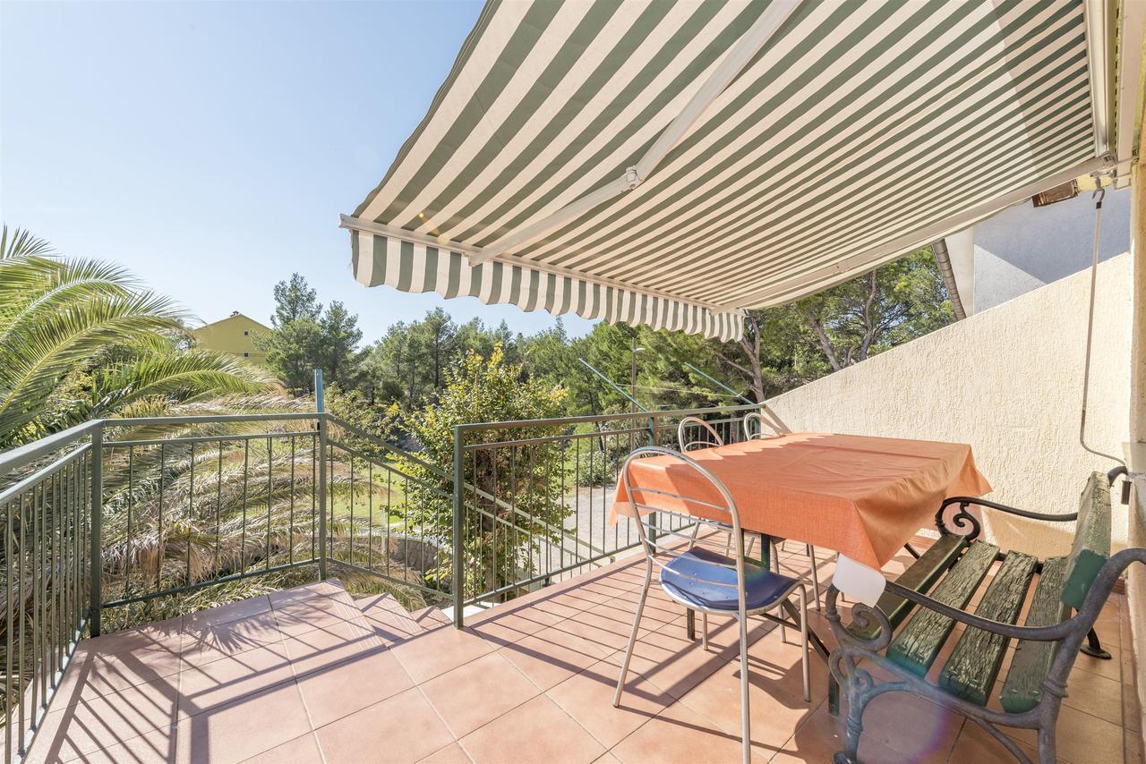 Apartments And Rooms Dragica Starigrad Exterior photo