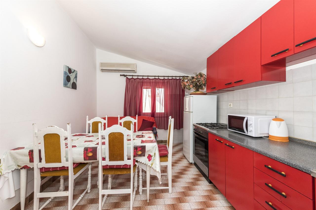 Apartments And Rooms Dragica Starigrad Exterior photo