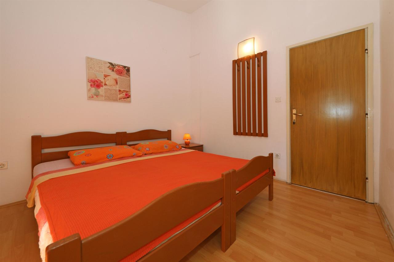 Apartments And Rooms Dragica Starigrad Exterior photo